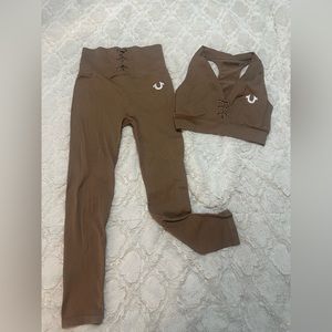 True religion active set